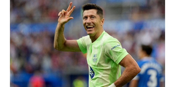 Robert Lewandowski marcou três golos em 32 minutos Robert Lewandowski marcou três golos em 32 minutos